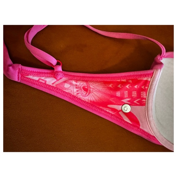 Pink Pinup Girl Style Bikini Top, by Roxy, size Medium - Picture 8 of 16